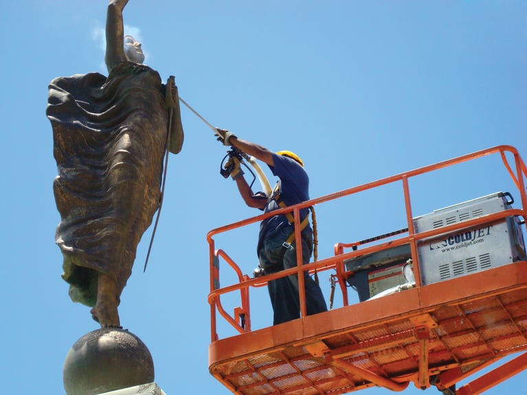 Renowacja zabytków: procesy techniczne i czyszczenie dziedzictwa.
