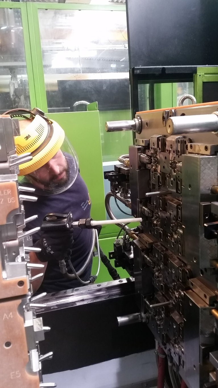Diehl znacznie zwiększył moce produkcyjne i rentowność poprzez wykorzystanie czyszczenia suchym lodem